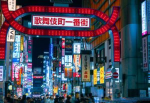 vibrant night life in shinjuku tokyo